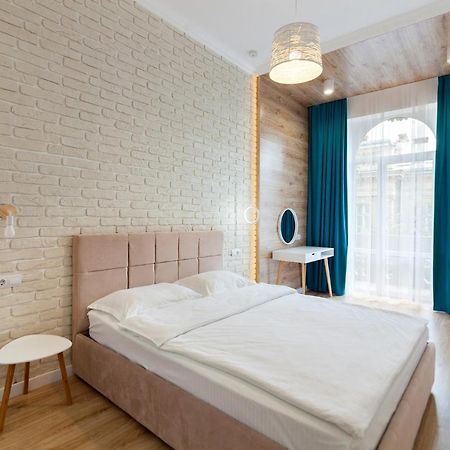 Leogrand Three Bedrooms Vip Apartments On Kniazia Romana 12 Lviv Luaran gambar