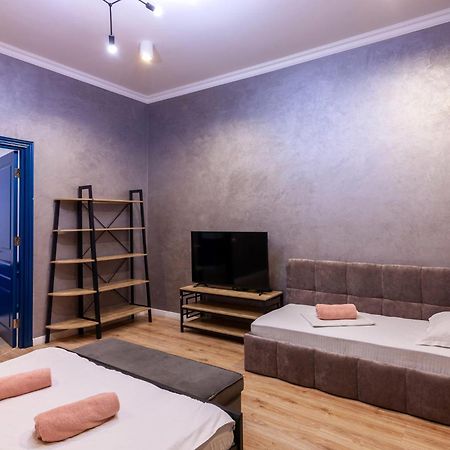 Leogrand Three Bedrooms Vip Apartments On Kniazia Romana 12 Lviv Luaran gambar