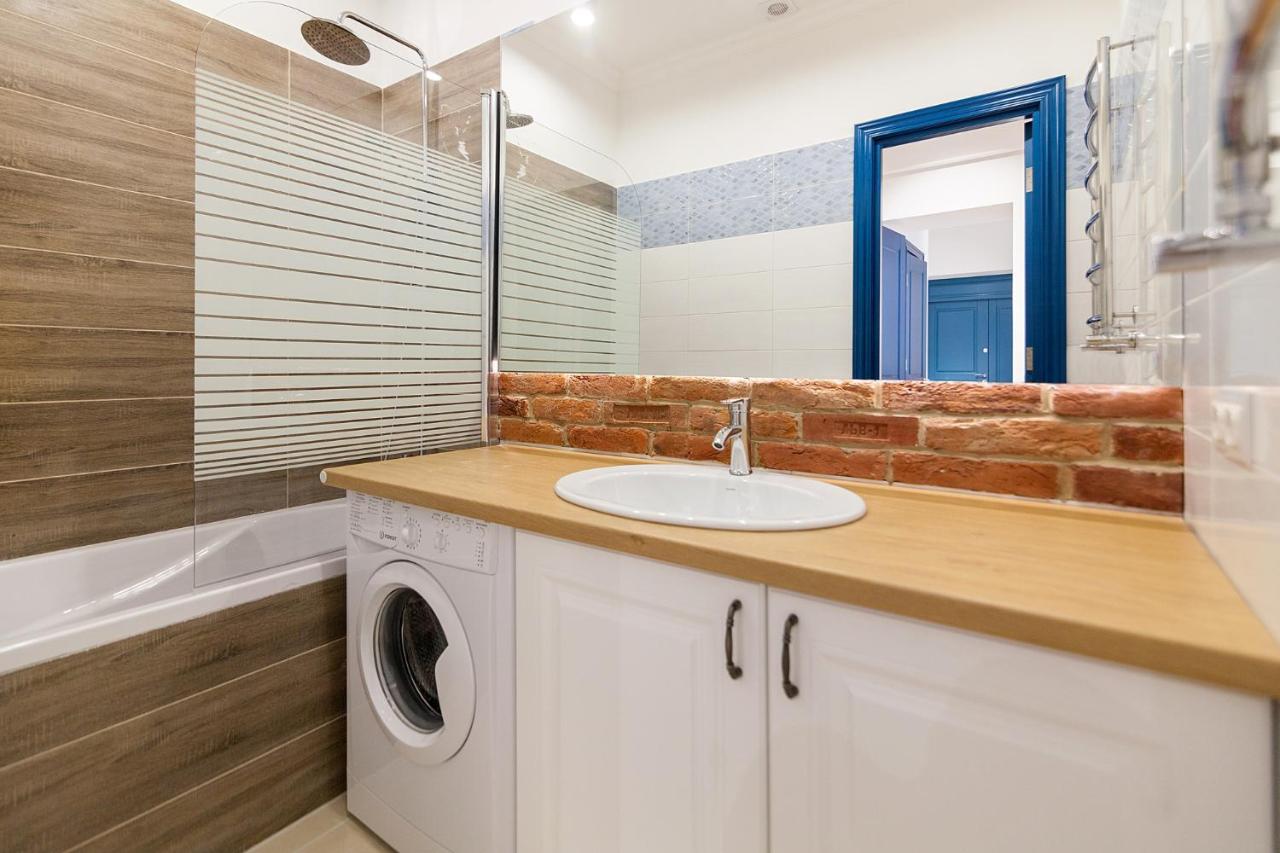 Leogrand Three Bedrooms Vip Apartments On Kniazia Romana 12 Lviv Luaran gambar