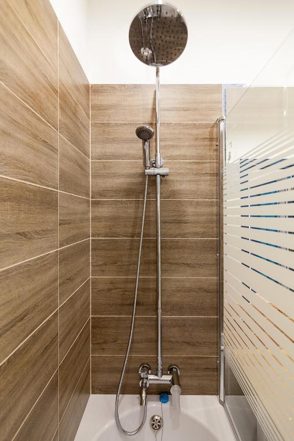 Leogrand Three Bedrooms Vip Apartments On Kniazia Romana 12 Lviv Luaran gambar