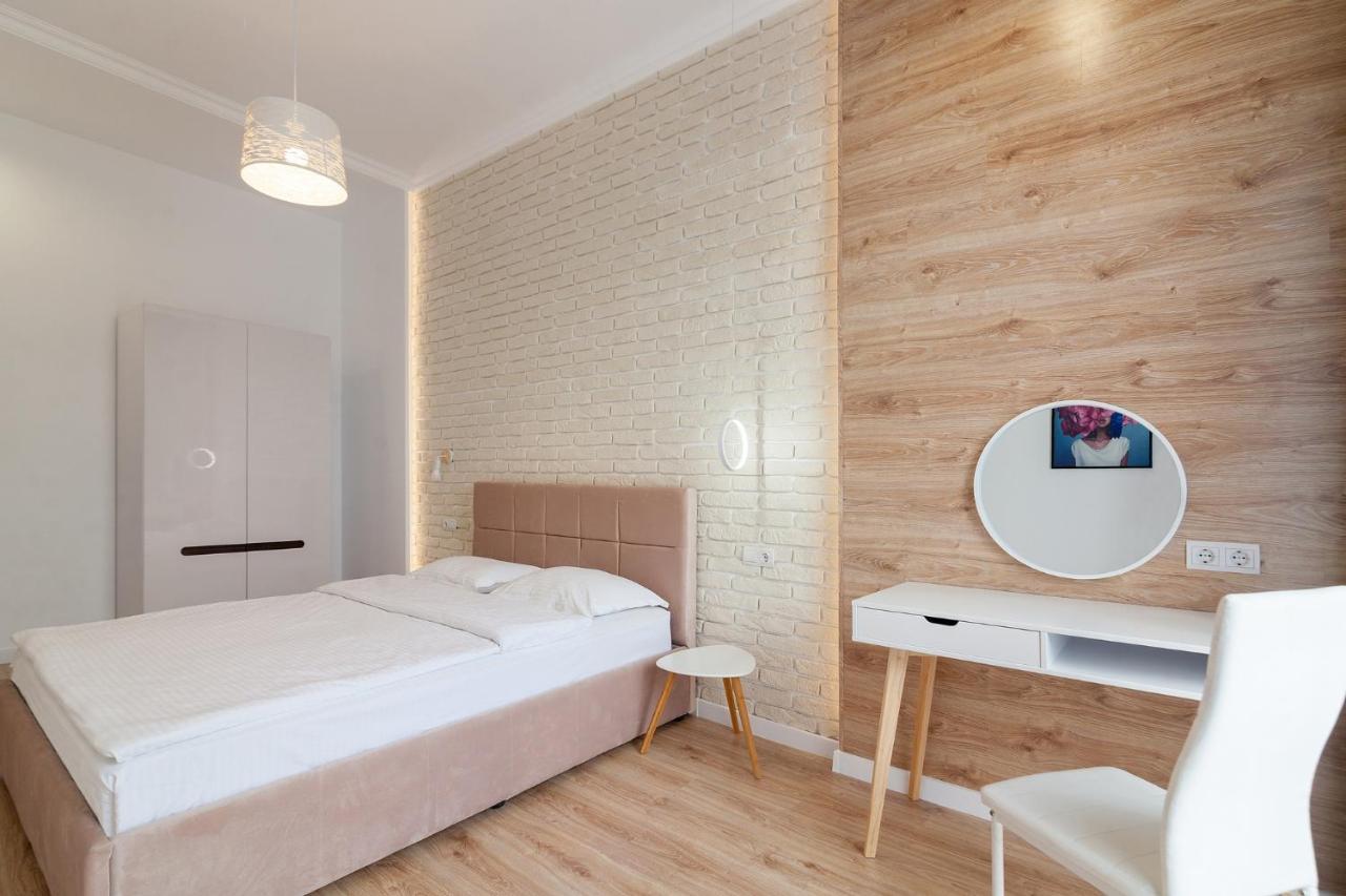 Leogrand Three Bedrooms Vip Apartments On Kniazia Romana 12 Lviv Luaran gambar