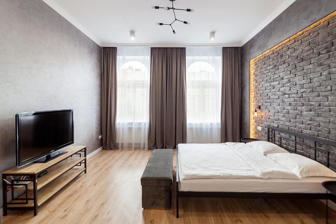 Leogrand Three Bedrooms Vip Apartments On Kniazia Romana 12 Lviv Luaran gambar