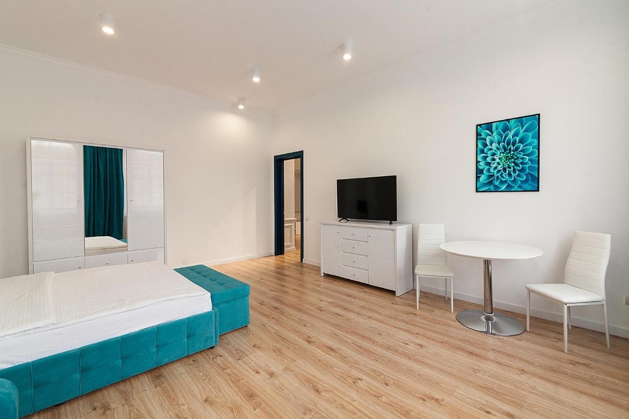 Leogrand Three Bedrooms Vip Apartments On Kniazia Romana 12 Lviv Luaran gambar