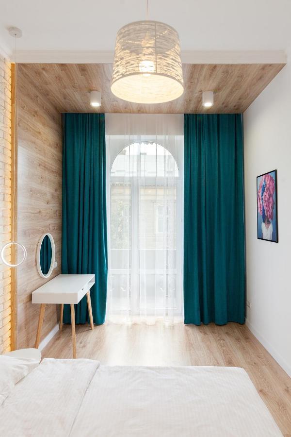 Leogrand Three Bedrooms Vip Apartments On Kniazia Romana 12 Lviv Luaran gambar