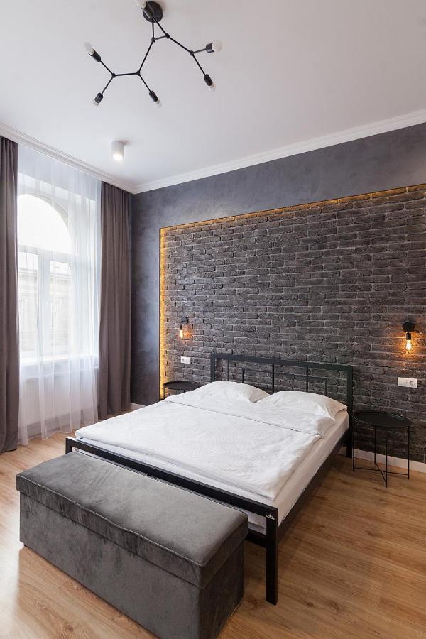 Leogrand Three Bedrooms Vip Apartments On Kniazia Romana 12 Lviv Luaran gambar