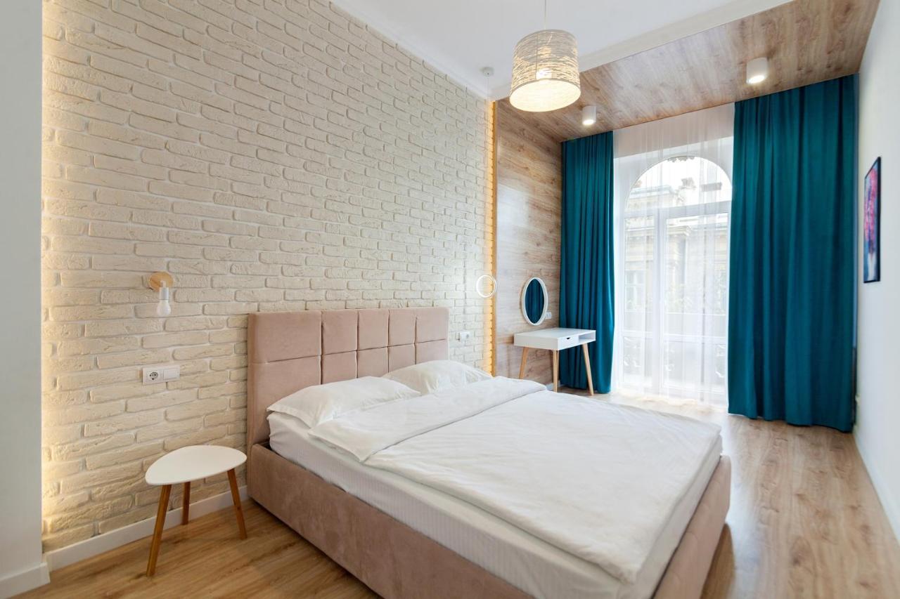 Leogrand Three Bedrooms Vip Apartments On Kniazia Romana 12 Lviv Luaran gambar